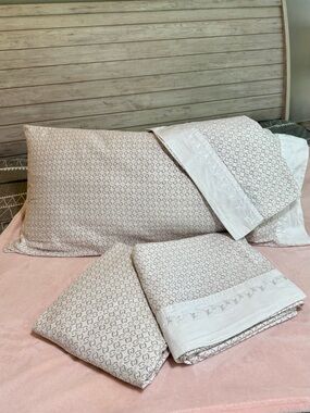 La Jolie Muse Organic Cotton King Sheet Set – 4 Piece – Excellent Condition